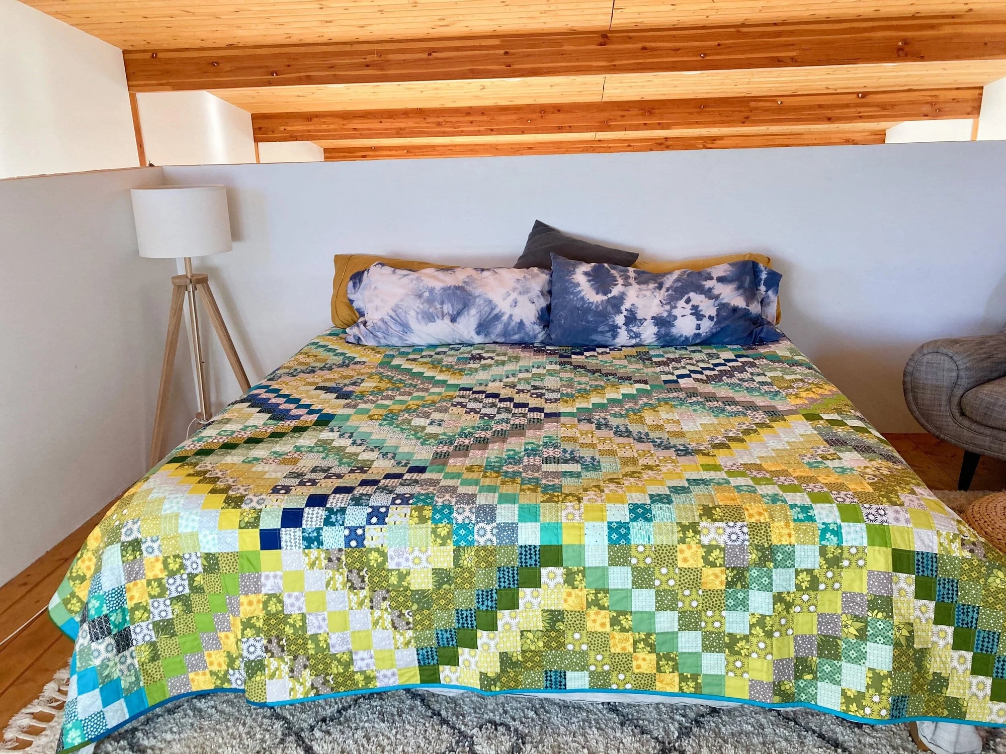 Labradorite Scrappy Trip quilt