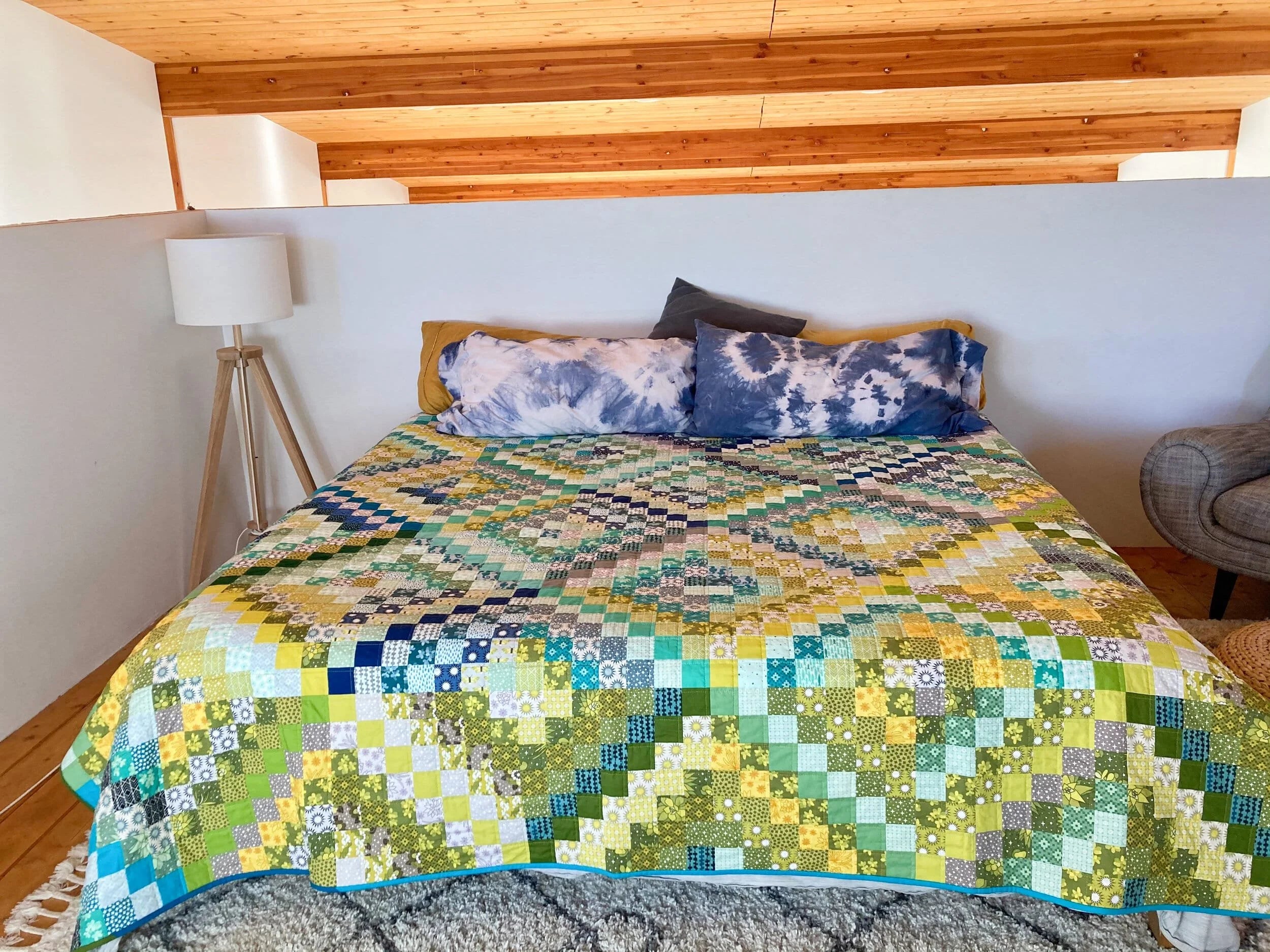 Labradorite Scrappy Trip quilt