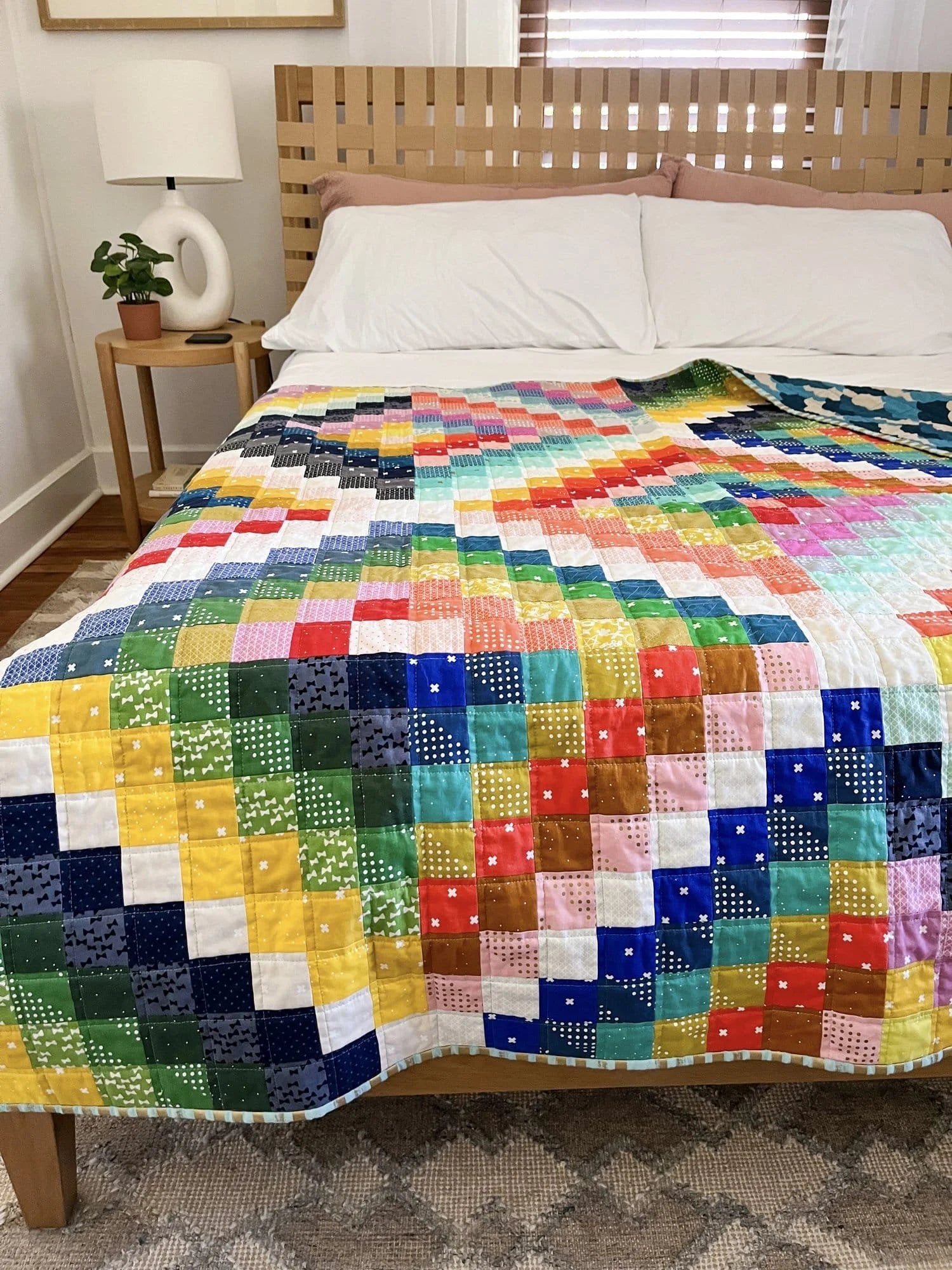Agate Rainbow Scrappy Trip quilt