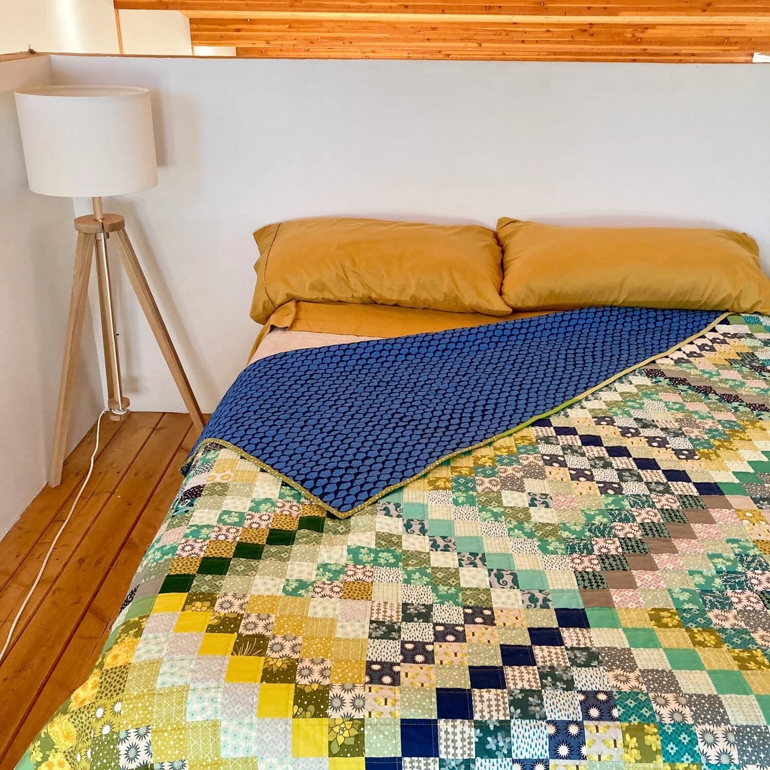 Labradorite Scrappy Trip quilt