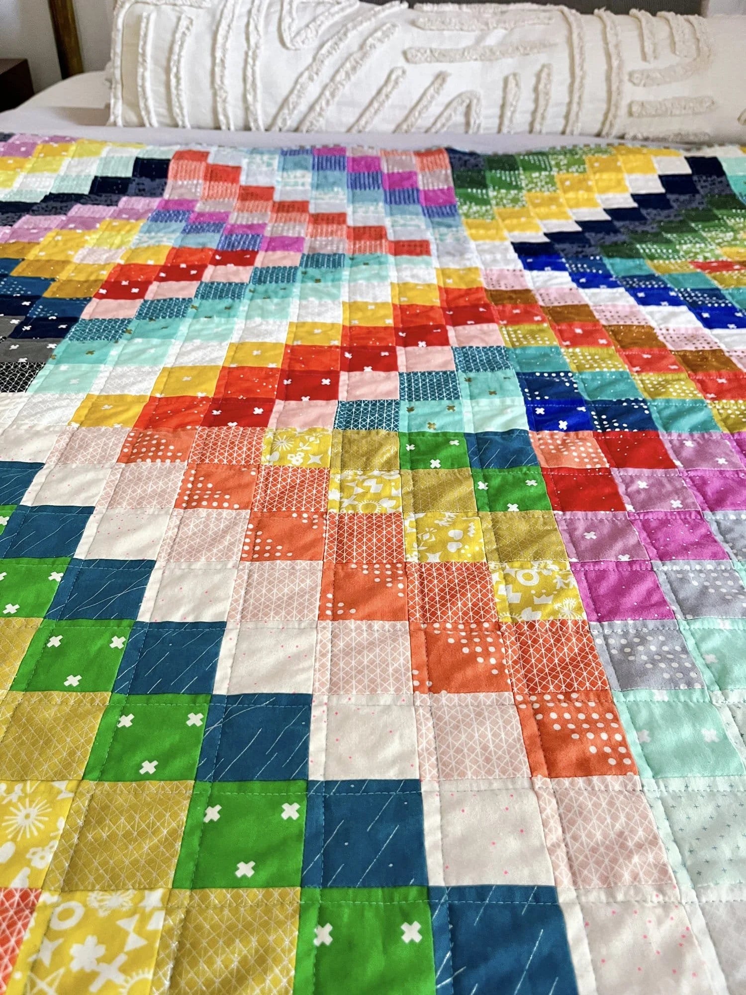 Agate Rainbow Scrappy Trip quilt