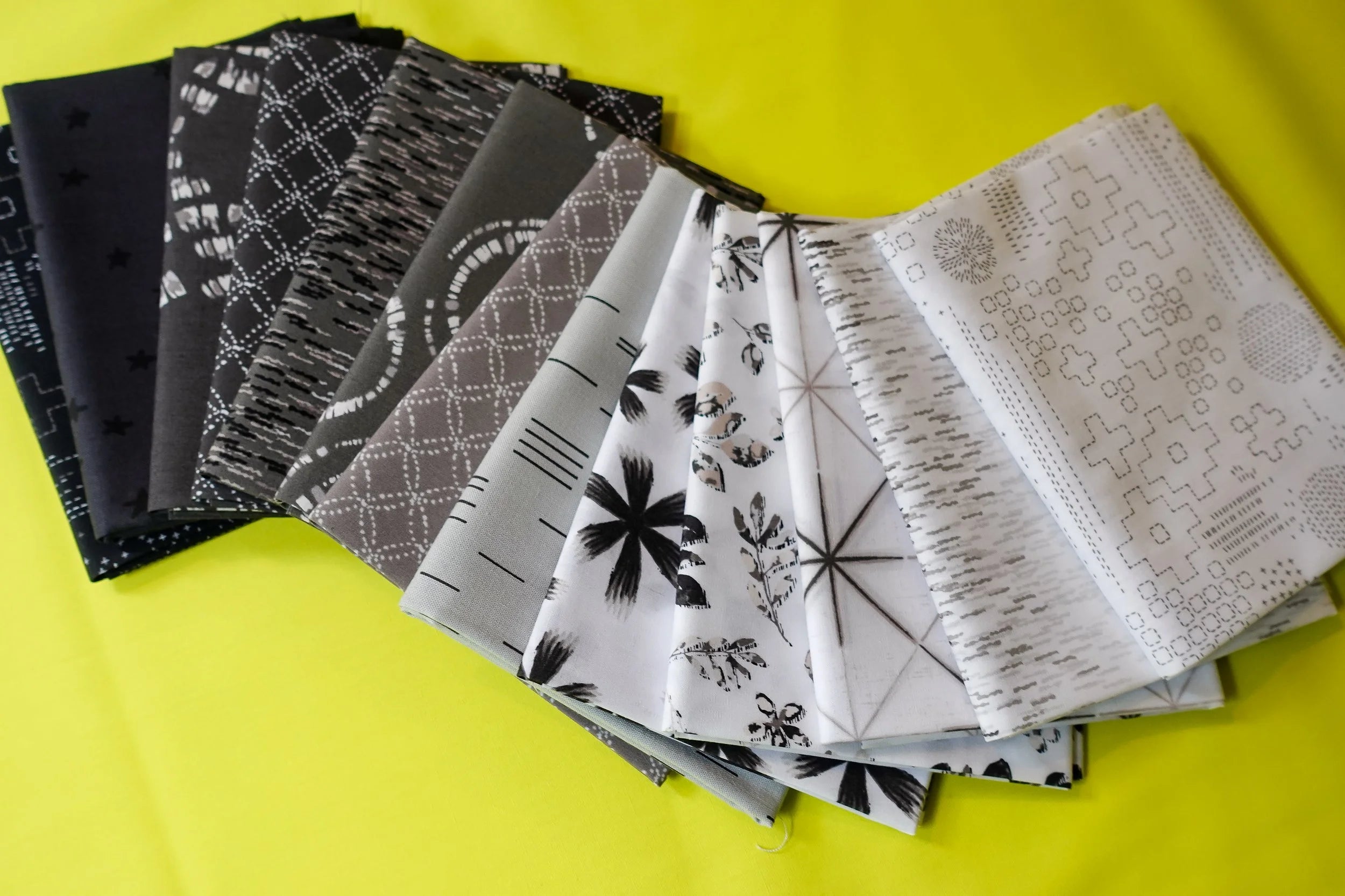 Ebb & Flow Quilt Kit - Highlighter & Ink