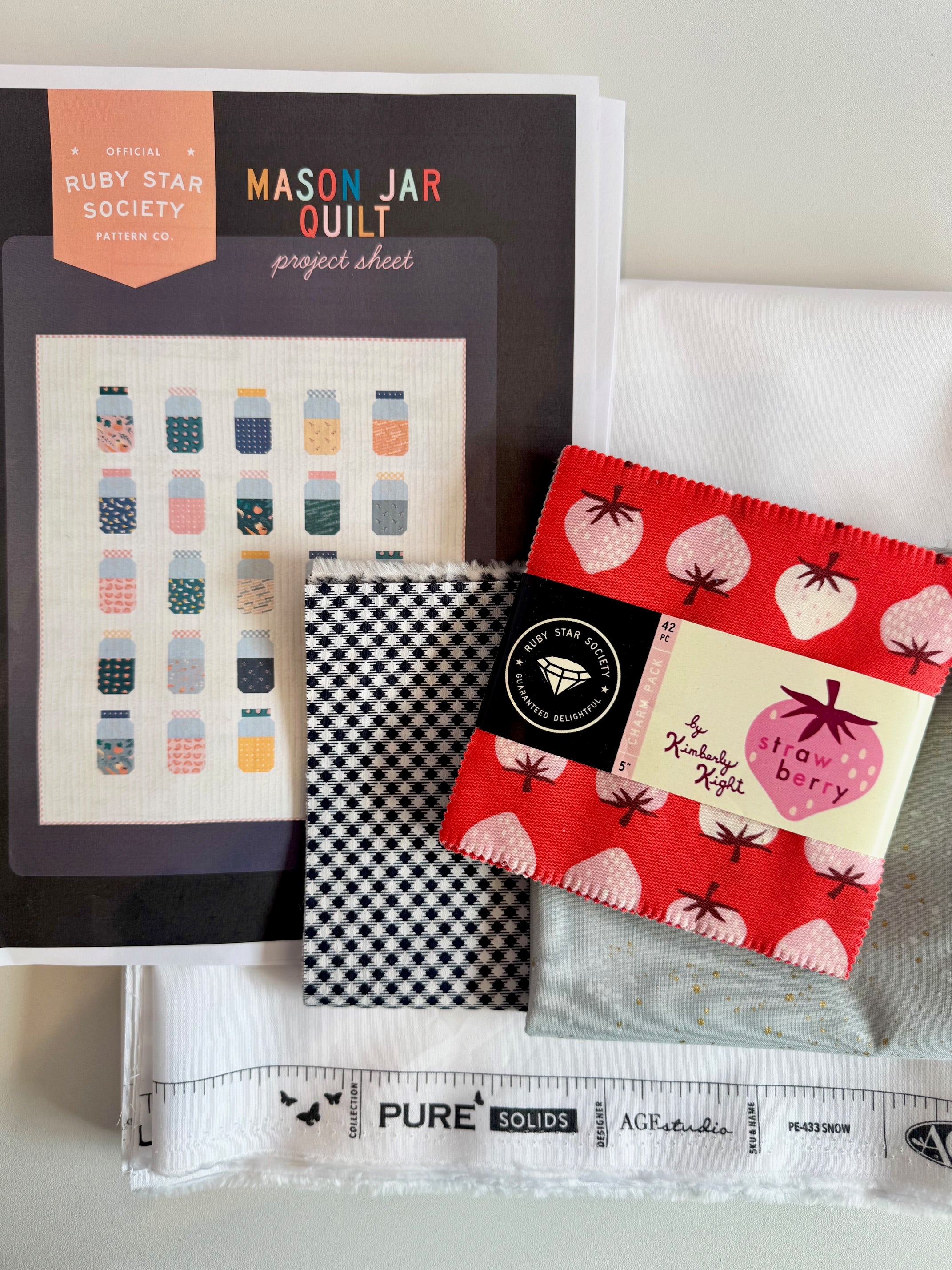 Mason Jars Quilt Kit - Strawberry